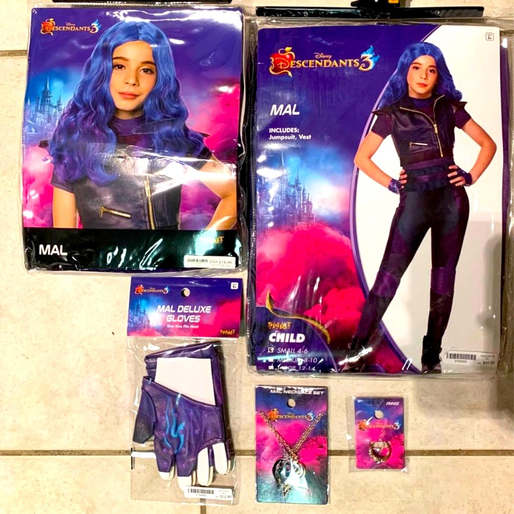 Descendants 3 Mal costume small (4-6)